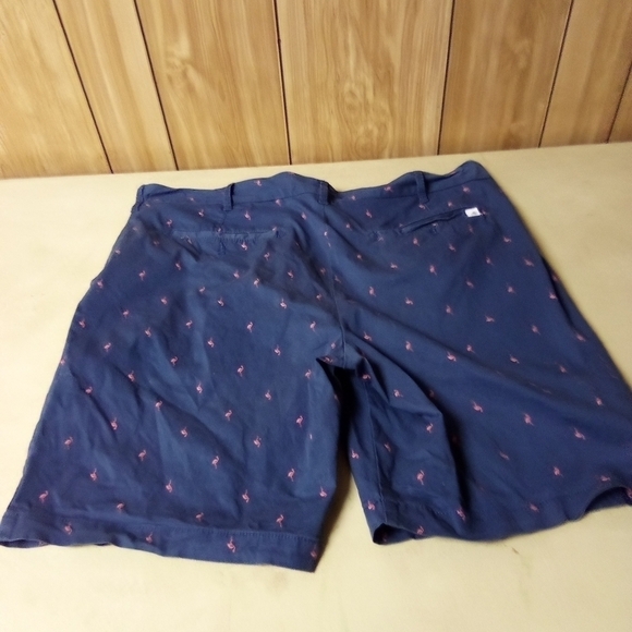 Men's Izod Navy Blue Shorts with Pink Flamingos Size 38 Preppy Hawaiian Hawaii - Picture 2 of 2